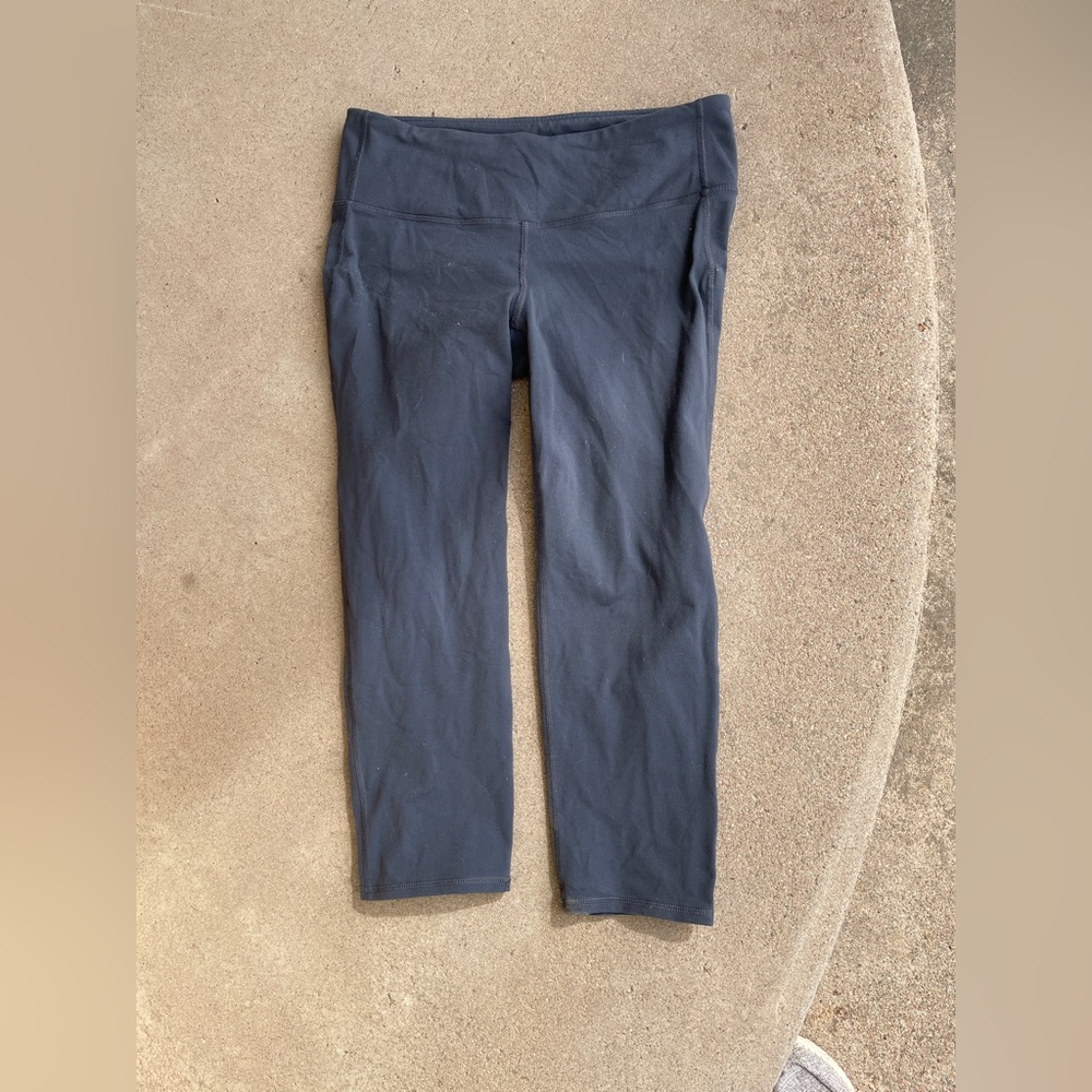 ATHLETA CROP LEGGINGS IN SZ M WOMENS